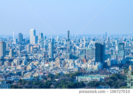Tokyo cityscape in Japan, overlooking Ikebukuro's skyscrapers, tower apartments, state guest house, Ministry of Defense, Yotsuya Station, etc. 106727010