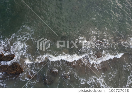 Curly wave splash at sea Curly wave splash at sea 106727058