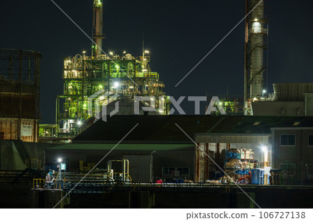 夕陽下的蜀南工廠夜景 106727138