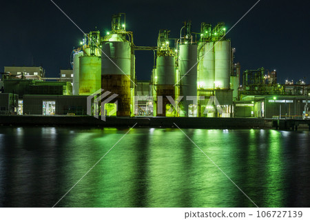 Shunan factory night view at sunset Shunan factory night view at sunset 106727139