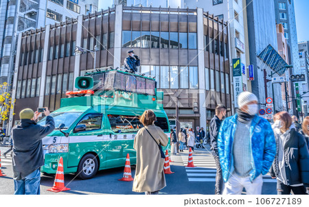 Tokyo urban landscape, Asakusa pedestrian paradise for the first three days of the New Year, police cars 106727189