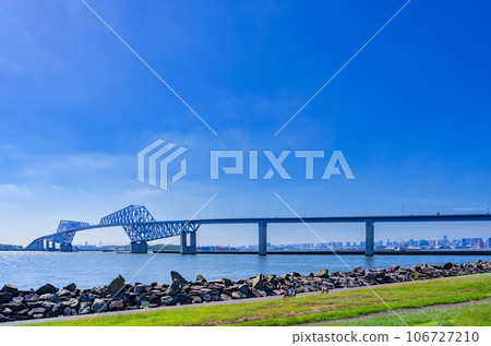 The Tokyo Gate Bridge is a sea bridge that spans the entrance to the port of Tokyo [Scenery of Tokyo] 106727210