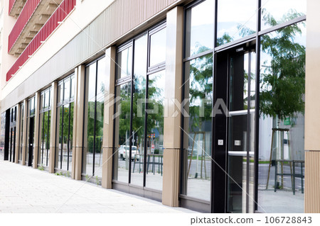 The glass facade of the ground floor building in the city The glass facade of the ground floor building in the city 106728843