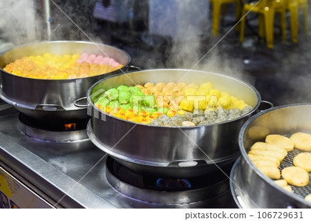 Handmade Dim Sum with different fillings in Jalan Alor street food in Kuala Lumpur Handmade Dim Sum with different fillings in Jalan Alor street food in Kuala Lumpur 106729631