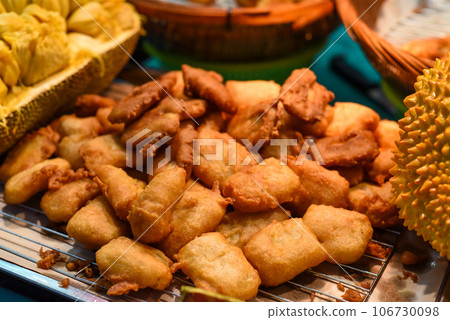 Fried durian in the street food Jalan Alor in Kuala Lumpur 106730098