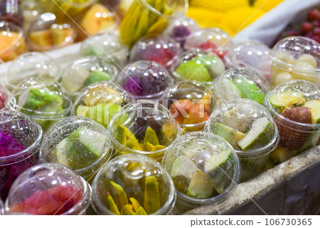 A lot of different pilled fruits in the Jalan Alor street food of Kuala Lumpur market 106730365