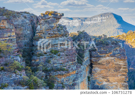 Photograph of the cliff face of mountains in the Megalong Valley in Katoomba in the Blue Mountains in Australia 106731278