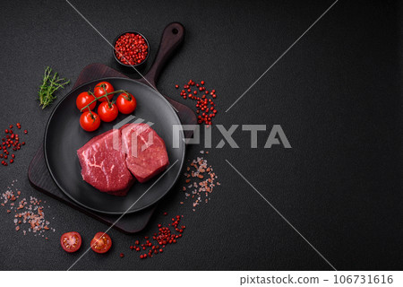 Raw fillet steak mignon beef with salt, spices and herbs 106731616