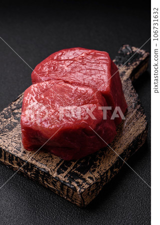 Raw fillet steak mignon beef with salt, spices and herbs 106731632