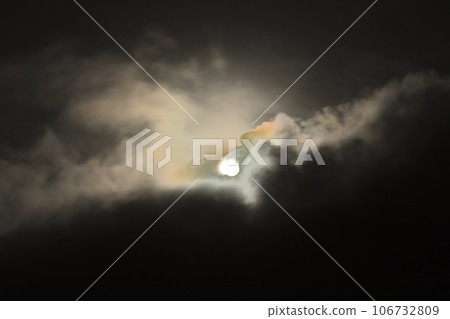 Hakushu Town, Hokuto City, August full moon shining between the clouds, super blue moon Hakushu Town, Hokuto City, August full moon shining between the clouds, super blue moon 106732809