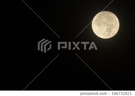 北斗市白州町，八月的滿月閃耀在夜空中，超級藍色的月亮 106732821