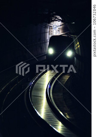 Hokuriku Shinkansen E7 series that goes to and from the pass station "Annakaharuna" 106732846