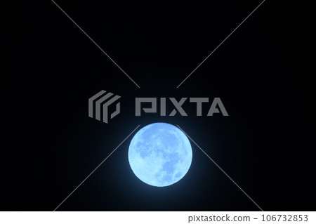 北斗市白州町,八月的滿月閃耀在夜空中,超級藍色的月亮 北斗市白州町,八月的滿月閃耀在夜空中,超級藍色的月亮 106732853