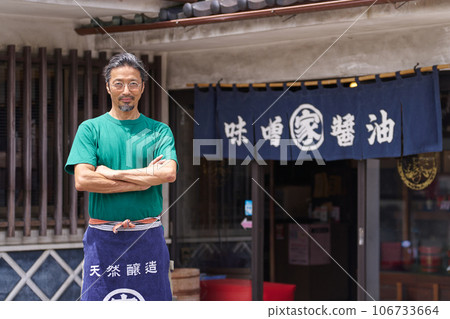 A miso and soy sauce brewery standing in front of an old-fashioned store 106733664