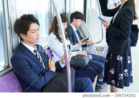 Men and women shooting cooperation "Keioh Electric Railway Co., Ltd." 106734202