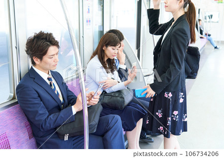 Men and women shooting cooperation "Keioh Electric Railway Co., Ltd." 106734206