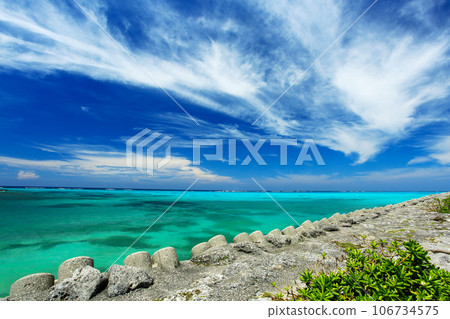 沖繩下地島的美麗大海 106734575