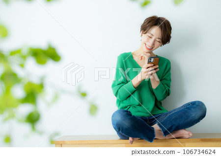 A woman using a smartphone 106734624