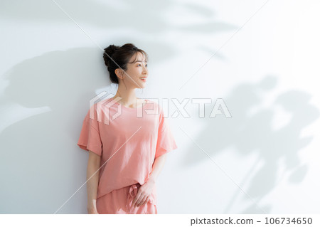 穿房間的女人 106734650