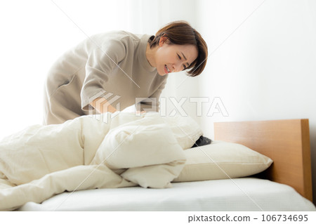Morning bed parent and child Morning bed parent and child 106734695