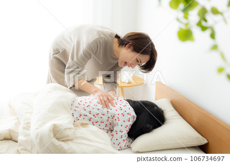 早睡父母和孩子 106734697