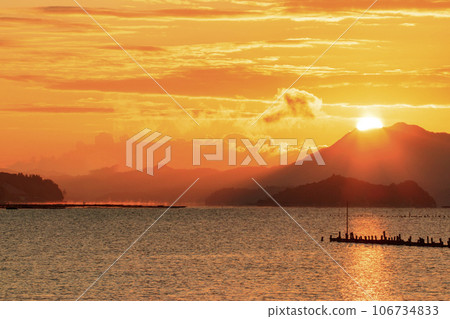 瀨戶內海的冬日日出 瀨戶內海的冬日日出 106734833