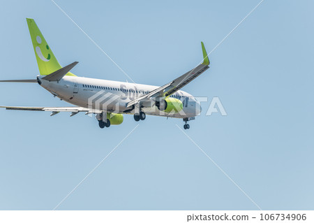 [Solaseed Air 飛機從城南島海濱公園上空降落的後視圖] 106734906