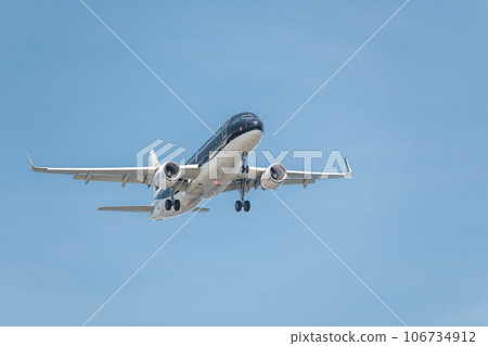 [Starflyer aircraft ready to land from the sky above Jonanjima Seaside Park] 106734912