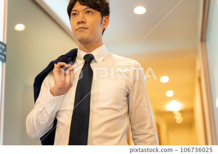 Business man going to work 106736025