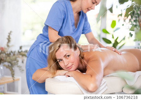 Woman get course of physiotherapy Woman get course of physiotherapy 106736218