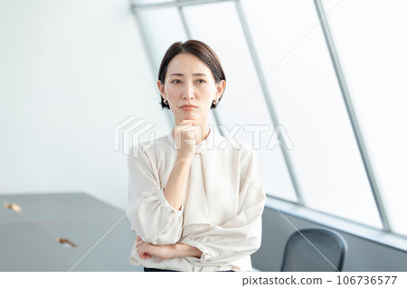 Think businesswoman 106736577