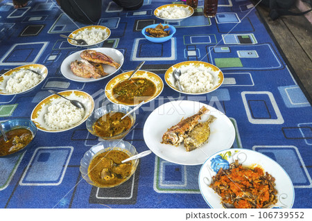 Various Acehnese dishes are available at a local eatery in Tapaktuan, Aceh 106739552