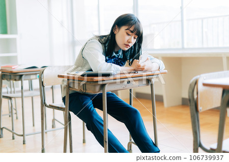 High school girl in pants style holding a smartphone High school girl in pants style holding a smartphone 106739937