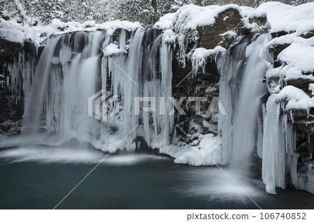 冰凍的瀑布 106740852