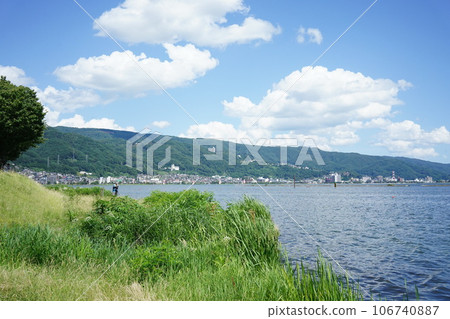 從水部公園眺望下諏訪湖 106740887
