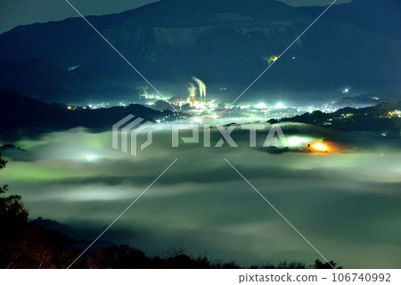 從美濃山看秩父盆地的雲海 從美濃山看秩父盆地的雲海 106740992