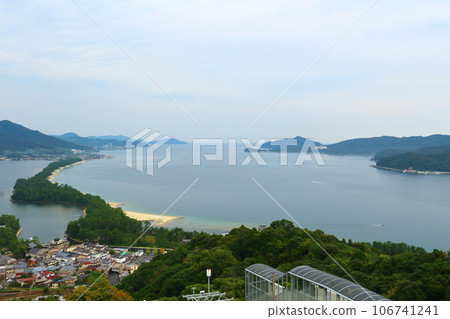 Three Scenic Views of Japan: Amanohashidate and Miyazu Bay (Miyazu City, Kyoto Prefecture) 106741241