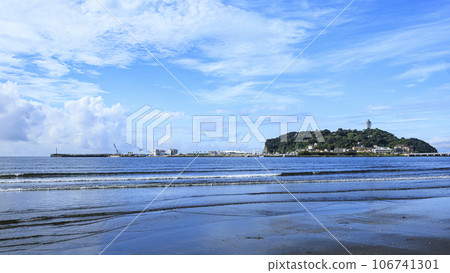 Autumn in Shonan and Enoshima seen from Chigasaki Beach Autumn in Shonan and Enoshima seen from Chigasaki Beach 106741301