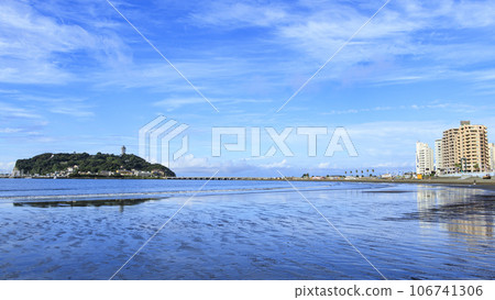 Autumn in Shonan and Enoshima seen from Chigasaki Beach 106741306