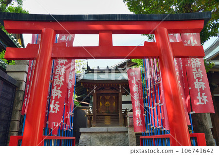 Koume Inari Shrine within the grounds of Ushijima Shrine (Mukojima, Sumida-ku, Tokyo) Koume Inari Shrine within the grounds of Ushijima Shrine (Mukojima, Sumida-ku, Tokyo) 106741642