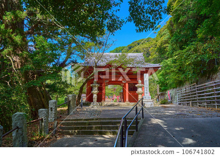 Niomon Gate of Nagoji Temple in Tateyama City, Chiba Prefecture Niomon Gate of Nagoji Temple in Tateyama City, Chiba Prefecture 106741802