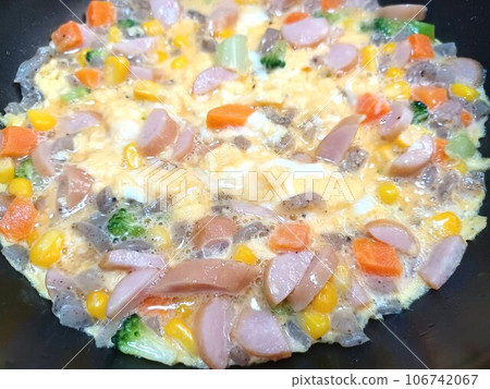 Omelet with konnyaku 106742067