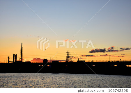 從大阪濱寺公園看到的濱寺海峽的夜景 106742298