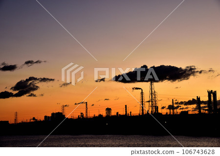 Evening view of Hamadera Channel seen from Hamadera Park, Osaka 106743628