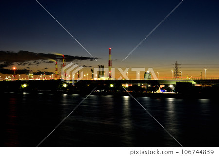 Evening view of Hamadera Channel seen from Hamadera Park, Osaka 106744839
