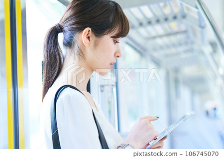 Young women commuting to school photography cooperation "Keio Electric Railway Co., Ltd." 106745070