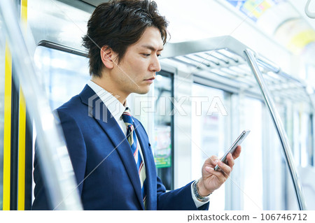 上學的年輕商人與“京王電鐵株式會社”的攝影合作 106746712