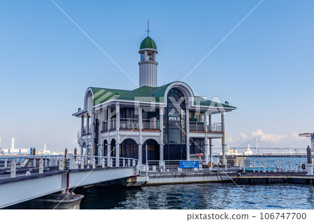 [Urban scenery of Kanagawa] Scenery of Yokohama Minato Mirai (Pukari Pier) 106747700