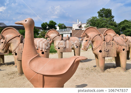 Haniwa of cavalry and waterfowl at Imajozuka Tumulus in Takatsuki, Osaka 106747837