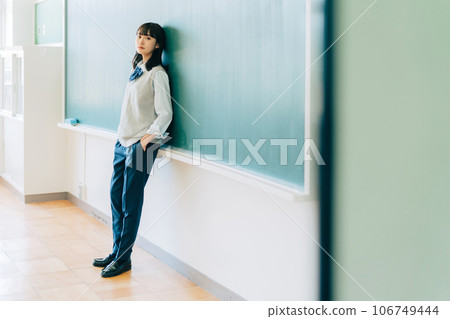 褲子風格的高中女孩 褲子風格的高中女孩 106749444